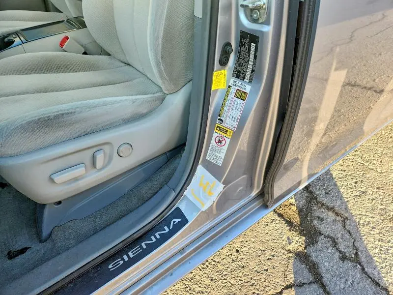 2012 TOYOTA SIENNA LE  