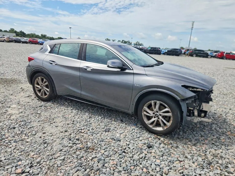 2018 INFINITI QX30 LUXURY  