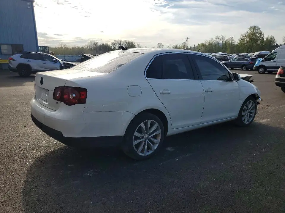 2010 VOLKSWAGEN JETTA SE  