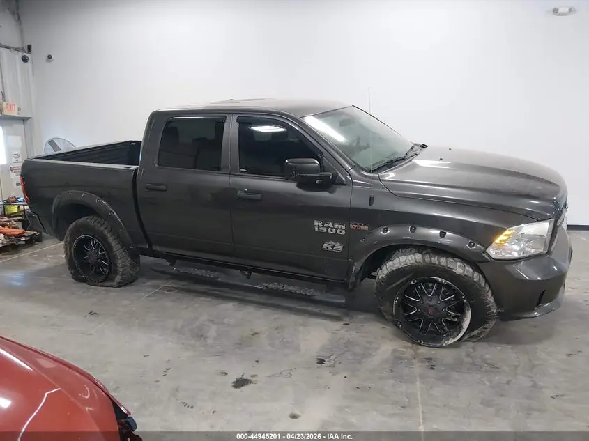 2017 RAM 1500 EXPRESS  4X4 5'7 BOX