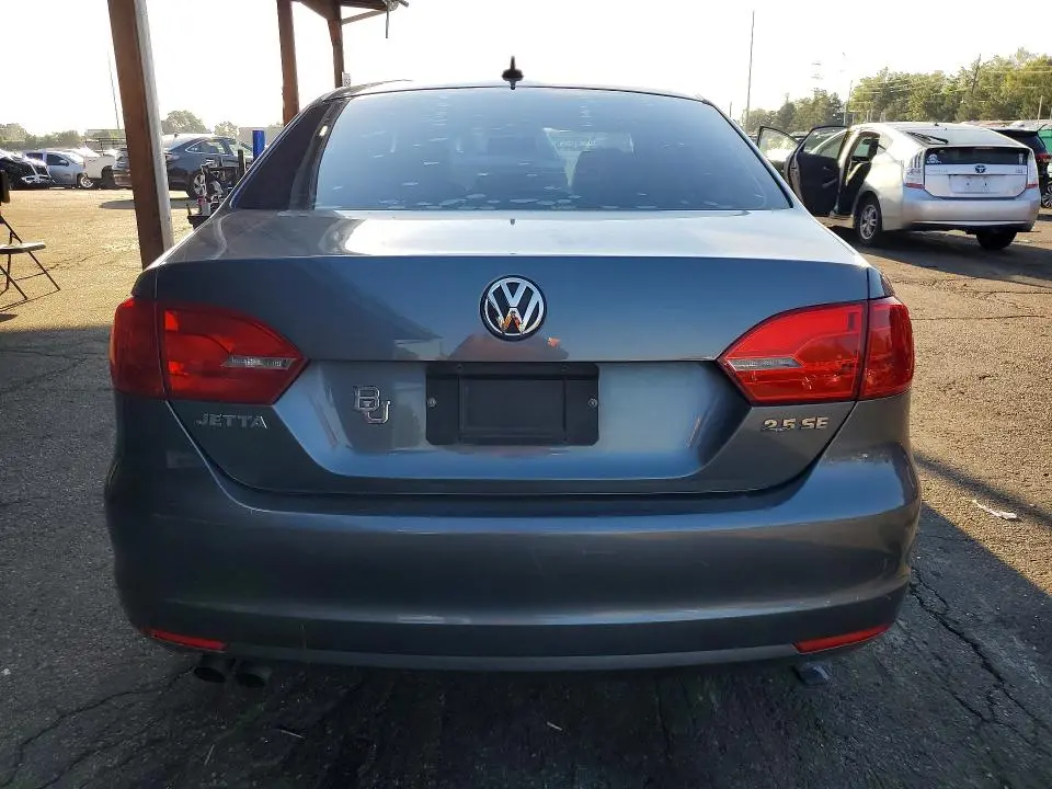2013 VOLKSWAGEN JETTA SE  