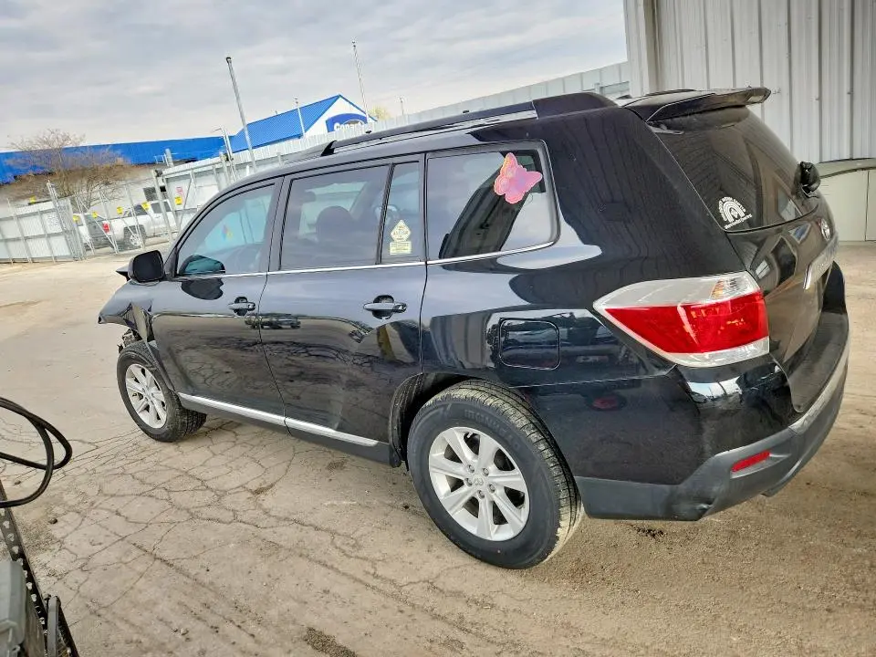 2011 TOYOTA HIGHLANDER SE  