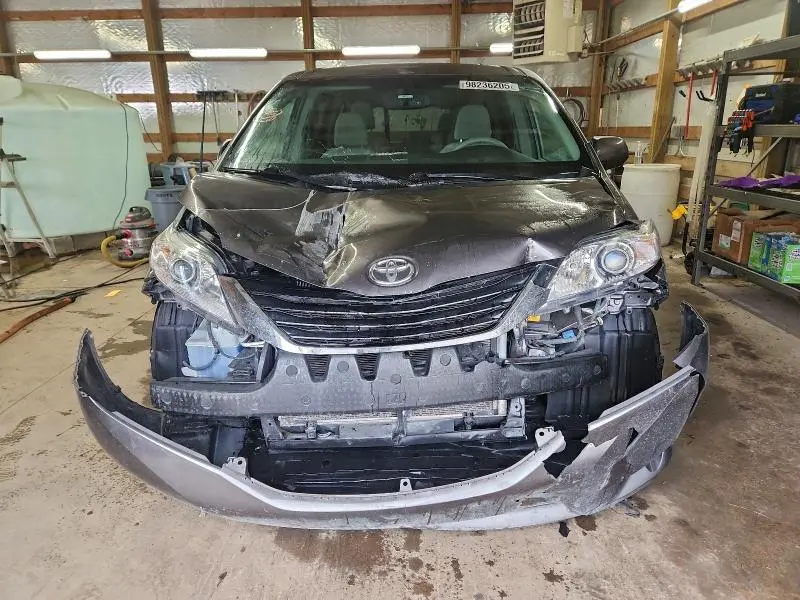 2012 TOYOTA SIENNA LE  