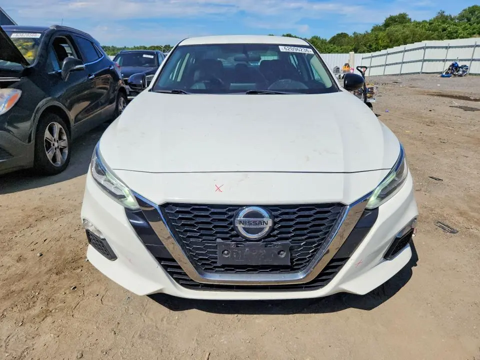 2019 NISSAN ALTIMA SR  