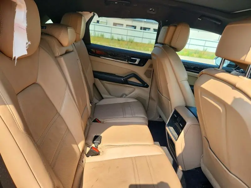 2019 PORSCHE CAYENNE   