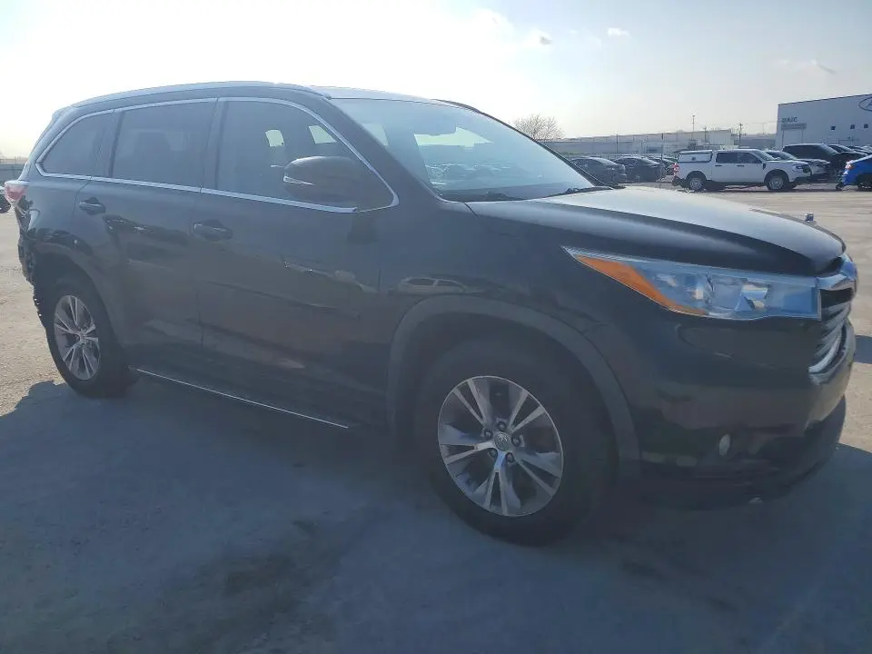 2015 TOYOTA HIGHLANDER XLE  
