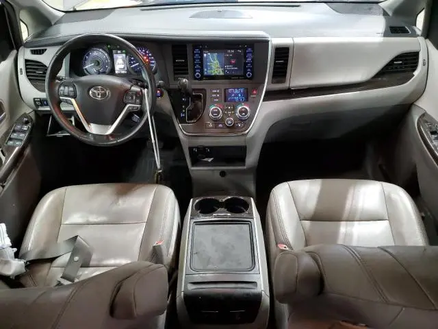 2018 TOYOTA SIENNA XLE  