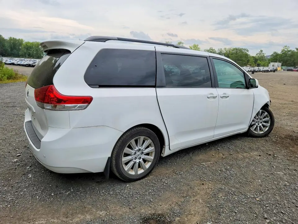 2012 TOYOTA SIENNA XLE 7-PASSENGER  