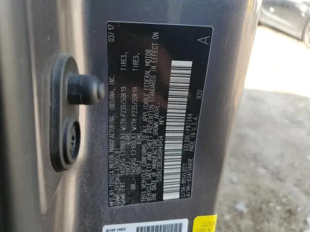 2017 TOYOTA SIENNA SE  