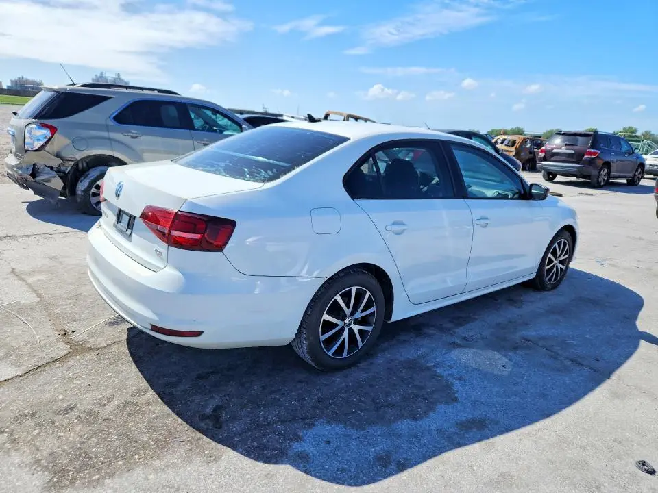 2016 VOLKSWAGEN JETTA SE  