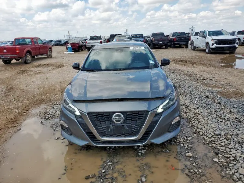 2021 NISSAN ALTIMA SR  