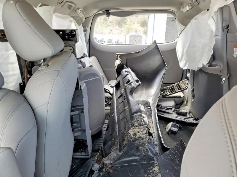 2017 TOYOTA SIENNA XLE 8-PASSENGER  