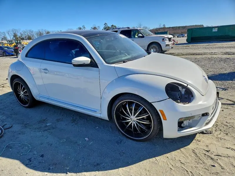 2017 VOLKSWAGEN BEETLE SE  