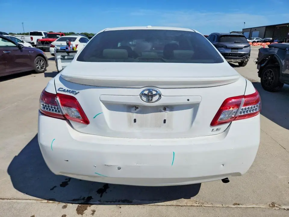 2011 TOYOTA CAMRY LE  