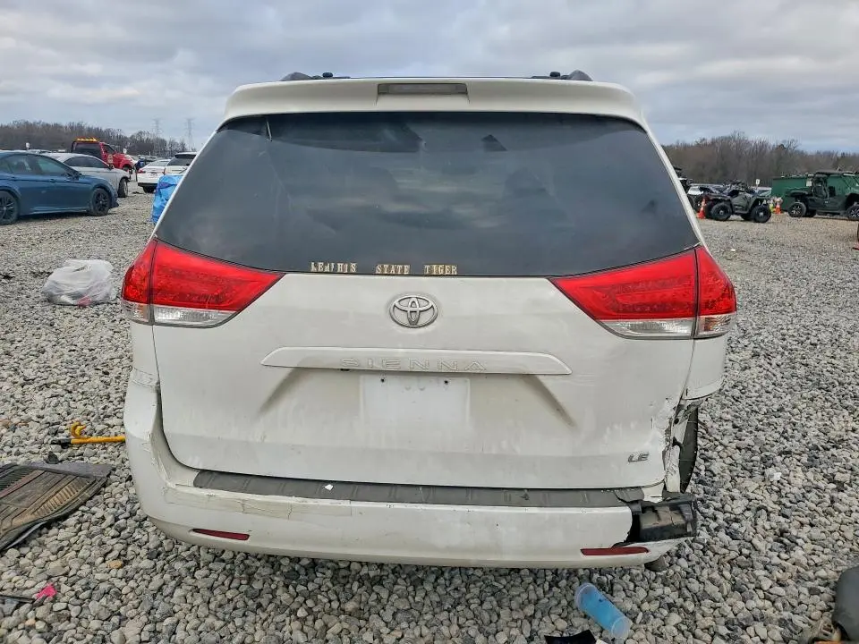 2011 TOYOTA SIENNA LE 8-PASSENGER  