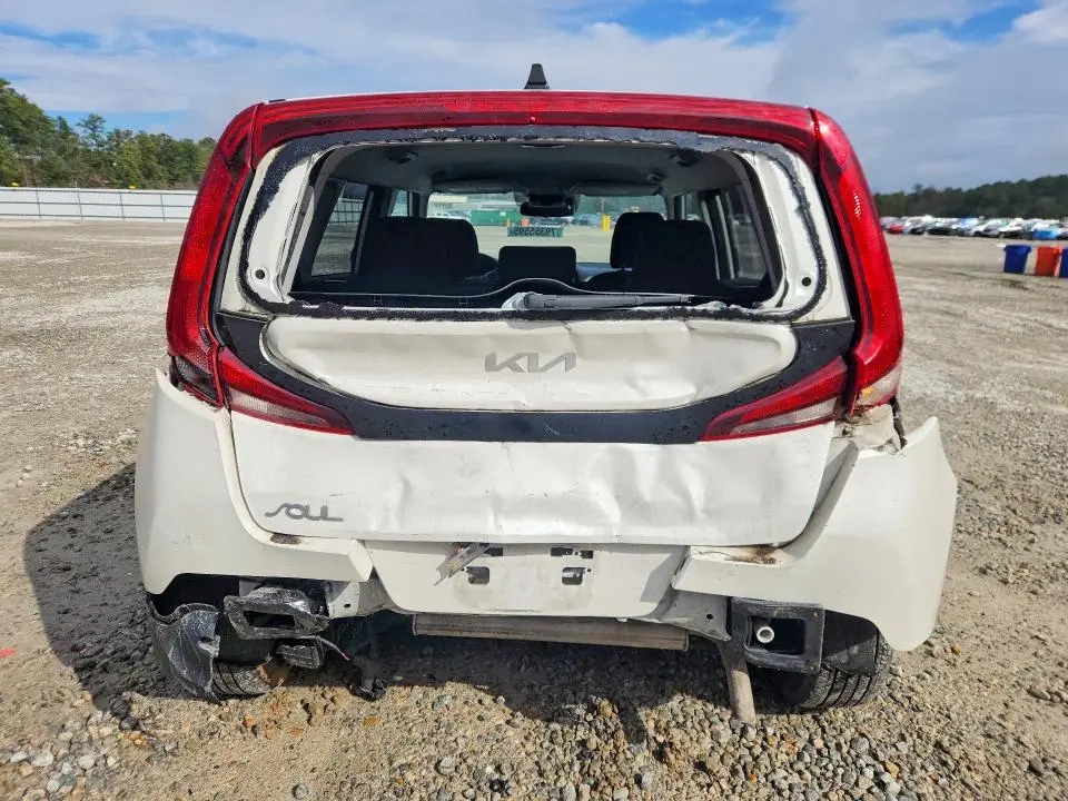 2022 KIA SOUL LX  
