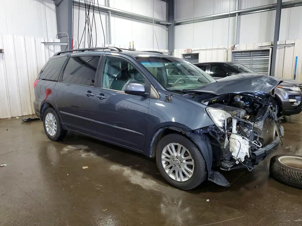 2010 TOYOTA SIENNA XLE  