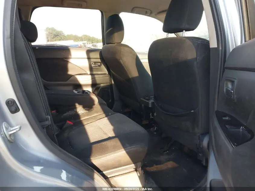 2016 MITSUBISHI OUTLANDER SE