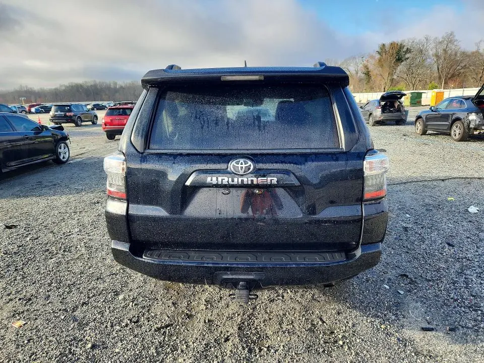2023 TOYOTA 4RUNNER SR5  