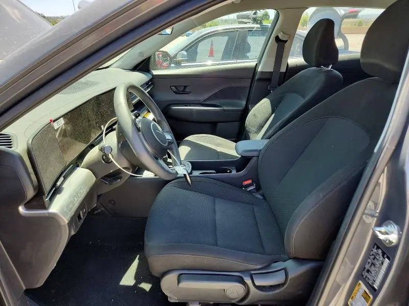 2025 HYUNDAI KONA SE  