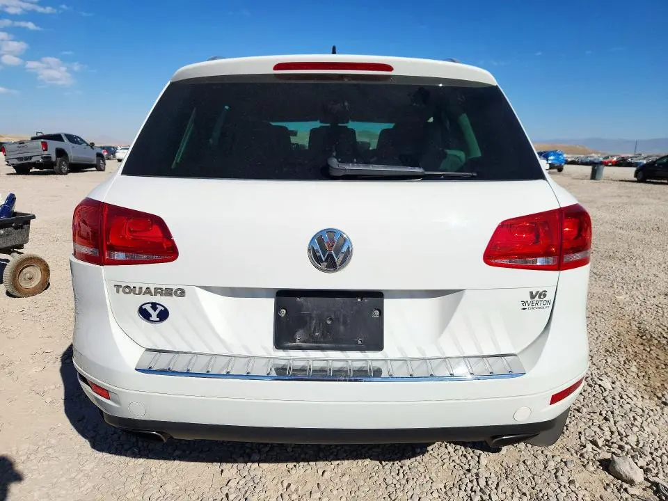 2013 VOLKSWAGEN TOUAREG V6  