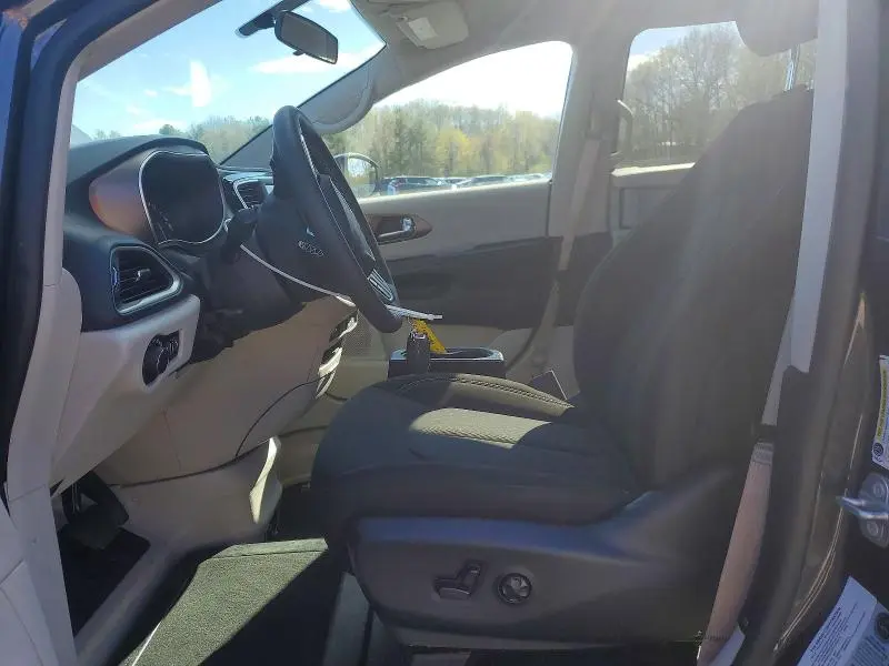 2022 CHRYSLER VOYAGER LX  