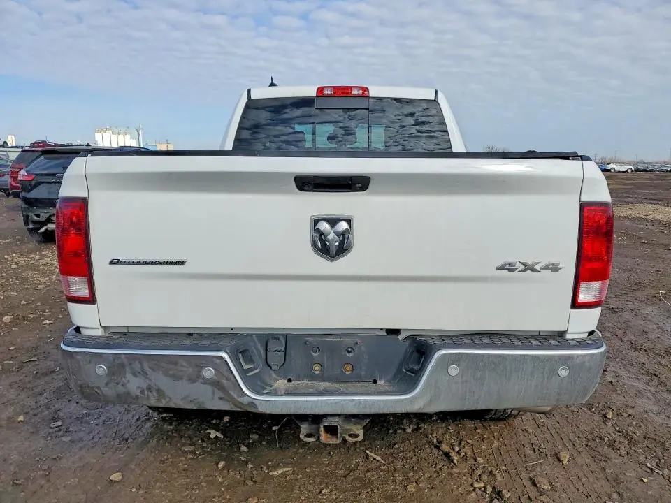 2016 RAM 1500 SLT  