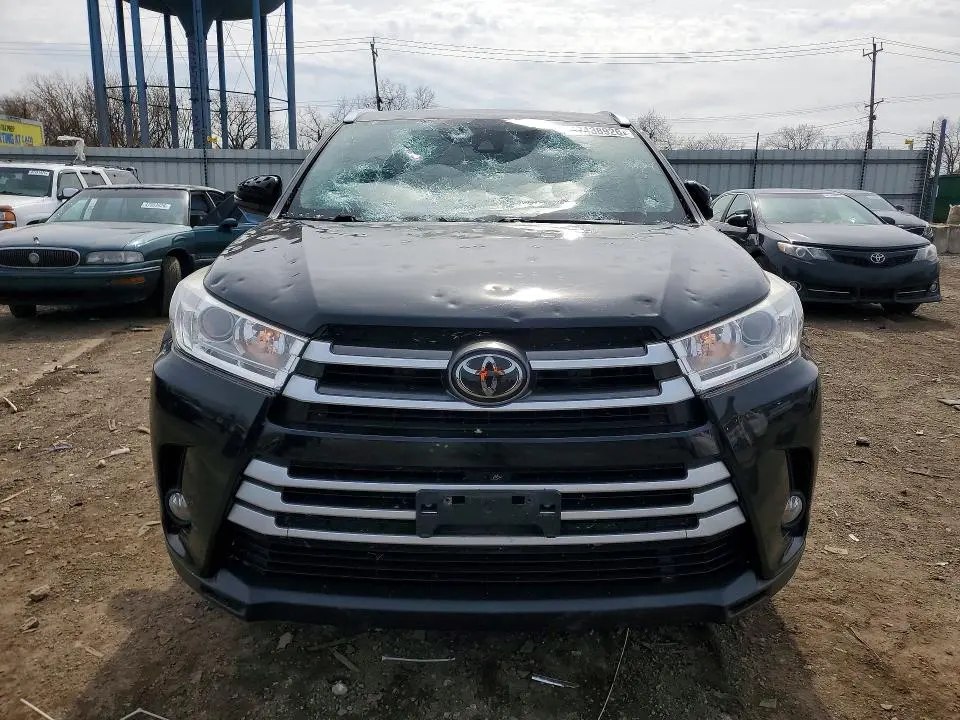 2017 TOYOTA HIGHLANDER XLE  