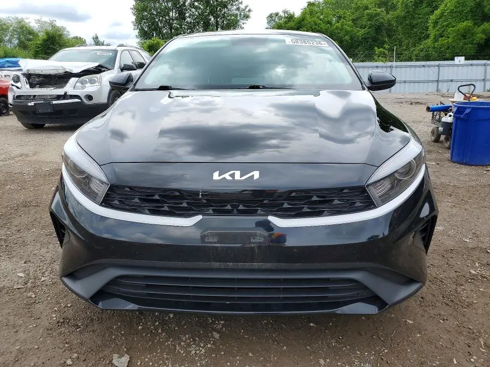 2023 KIA FORTE LX  