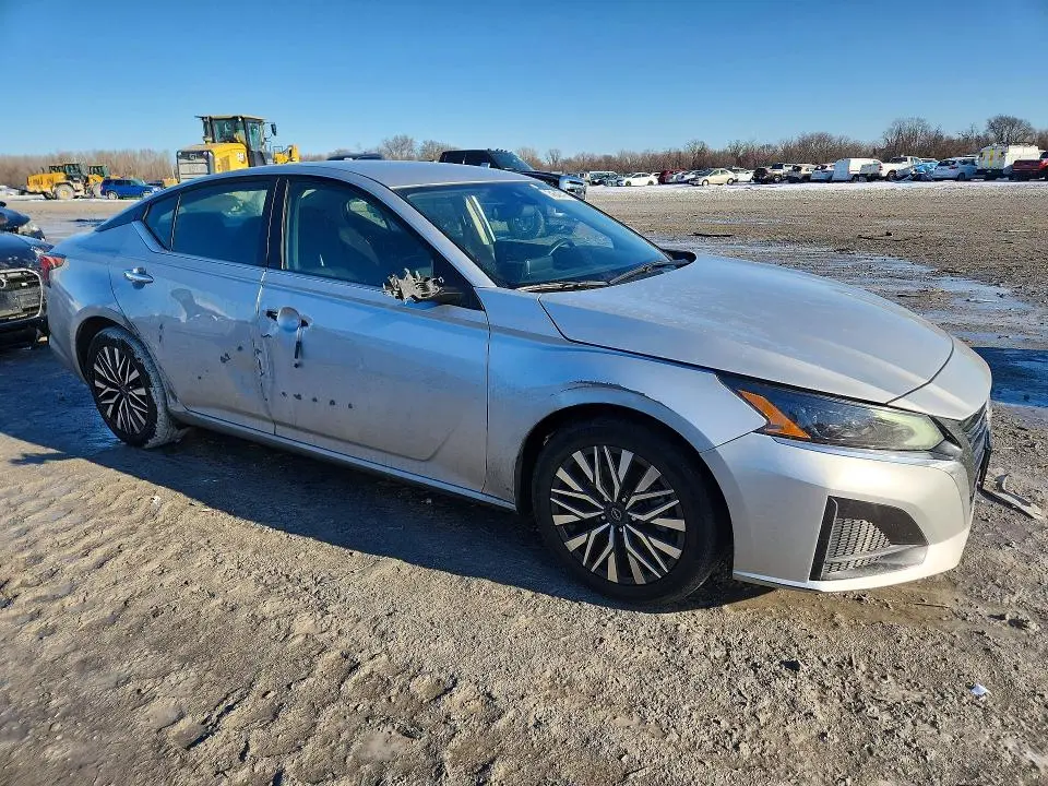 2023 NISSAN ALTIMA SV  