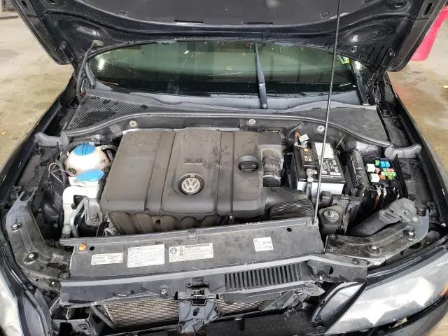 2013 VOLKSWAGEN PASSAT SE  