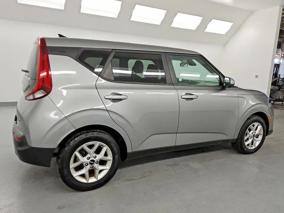2022 KIA SOUL LX  