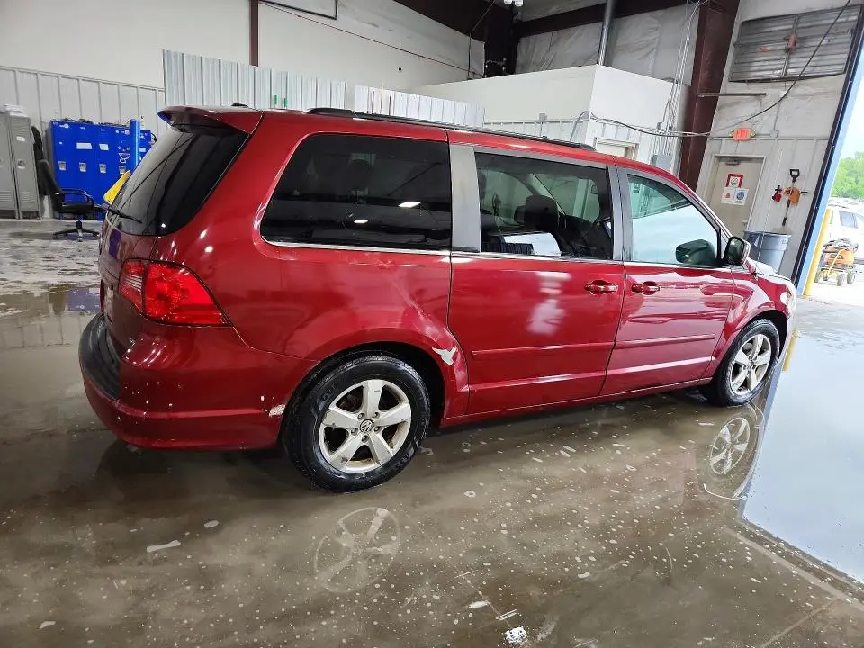 2011 VOLKSWAGEN ROUTAN SEL  