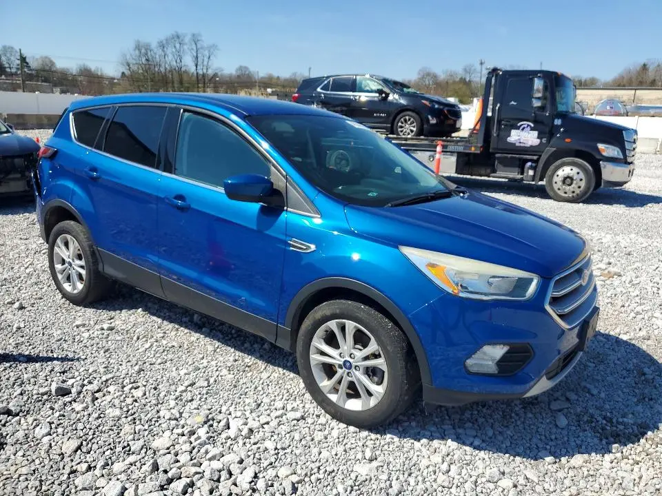 2017 FORD ESCAPE SE  