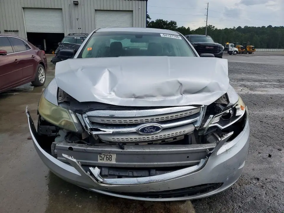 2011 FORD TAURUS SE  
