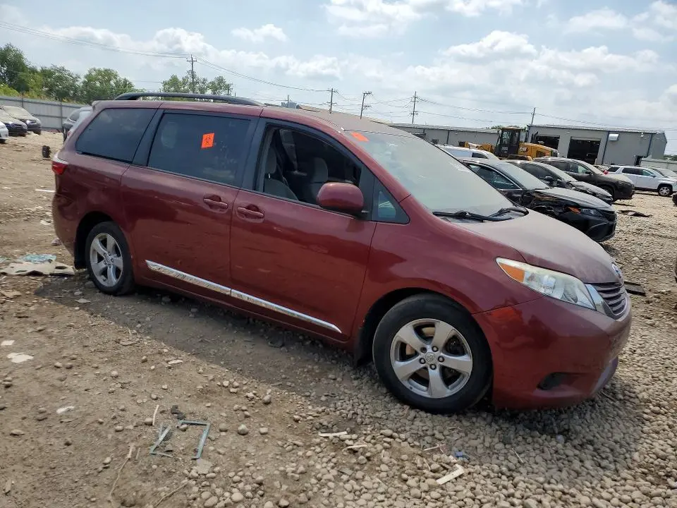 2016 TOYOTA SIENNA LE  