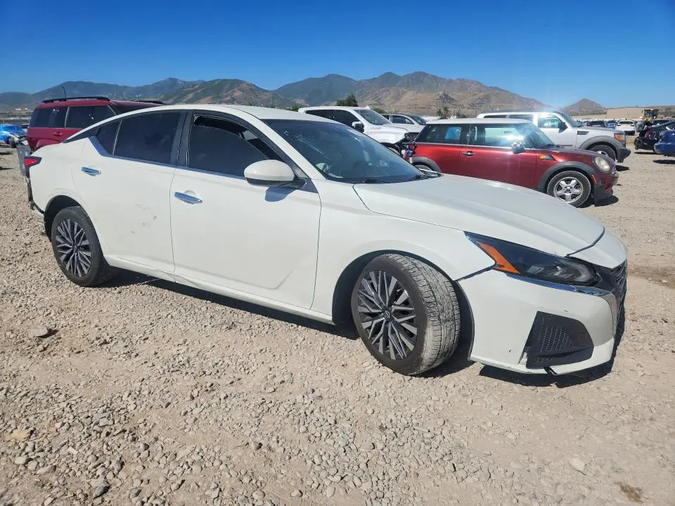 2023 NISSAN ALTIMA SV  