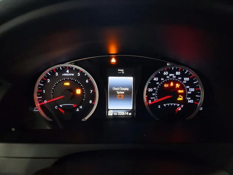 2015 TOYOTA CAMRY SE  