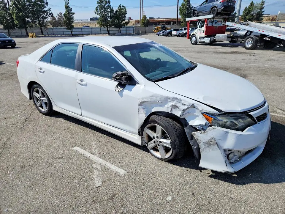 2013 TOYOTA CAMRY SE  