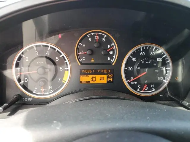 2010 NISSAN TITAN SE  