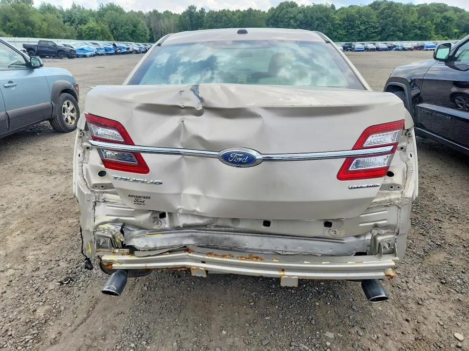 2018 FORD TAURUS SE  