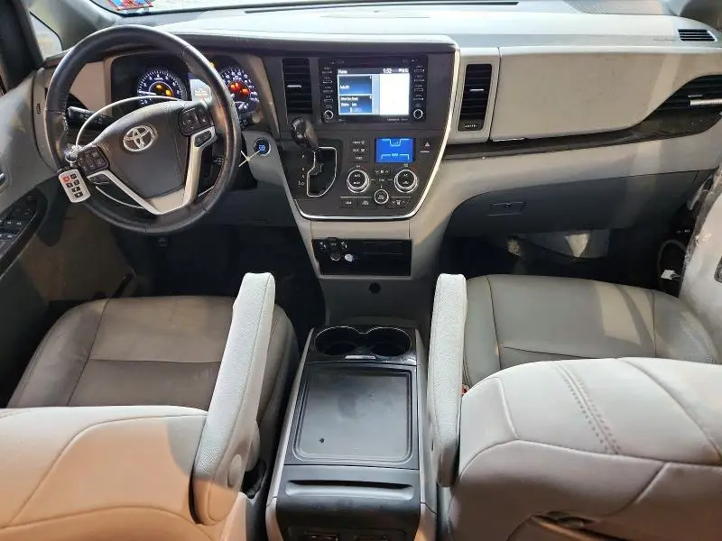2018 TOYOTA SIENNA XLE 8-PASSENGER  