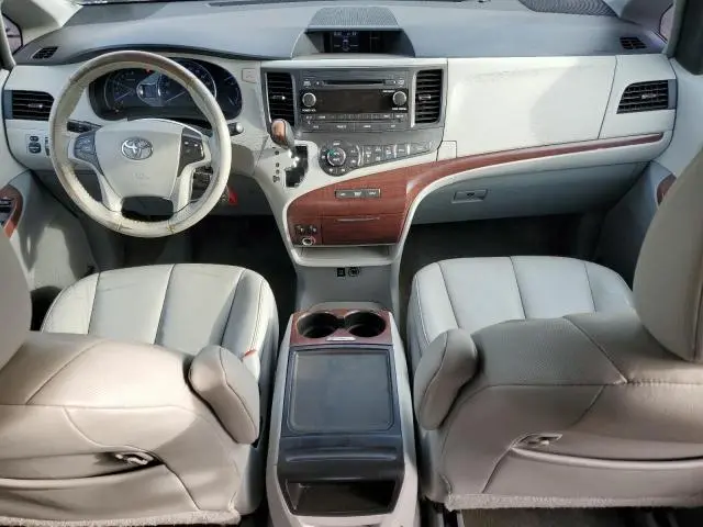 2014 TOYOTA SIENNA XLE  