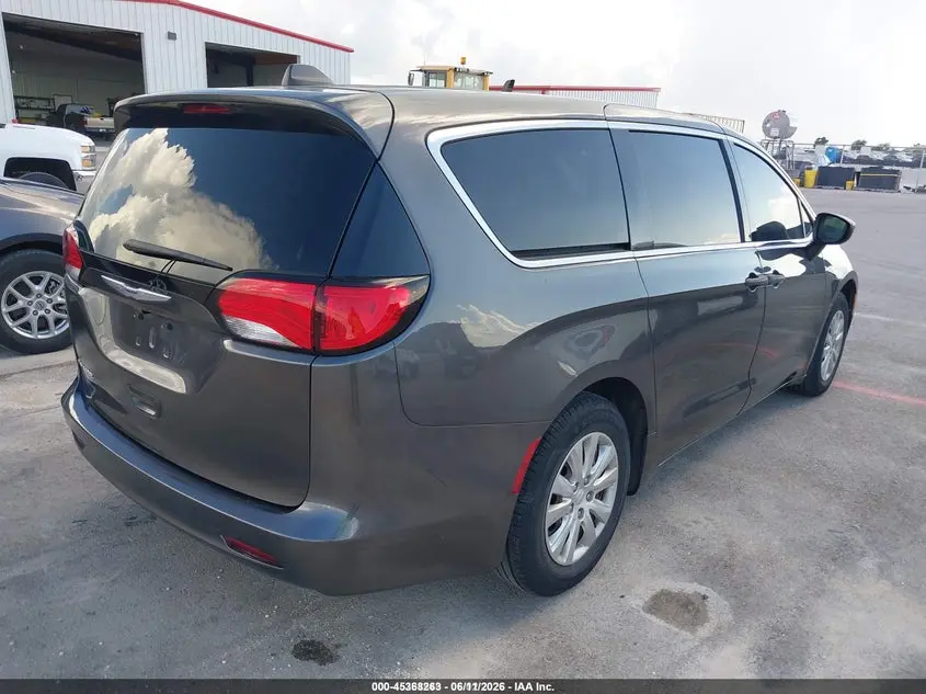 2020 CHRYSLER VOYAGER L