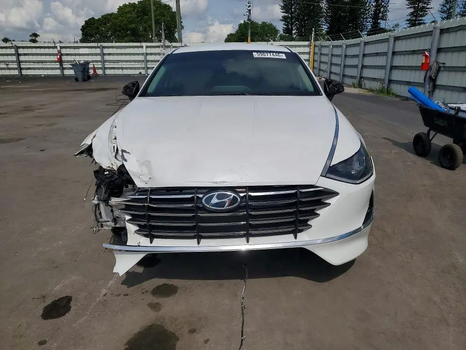 2022 HYUNDAI SONATA SE  