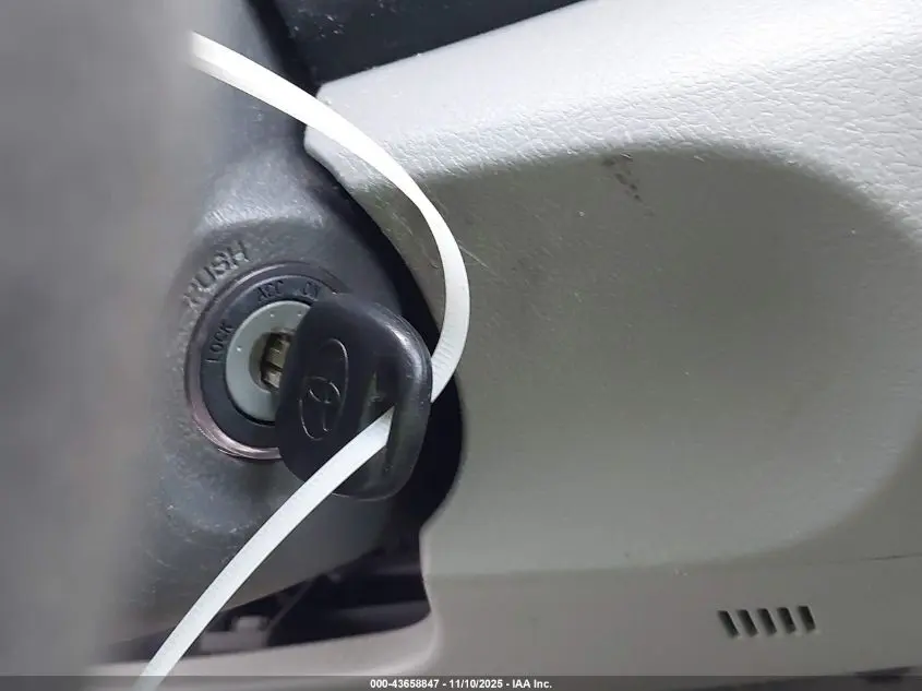 2011 TOYOTA CAMRY LE