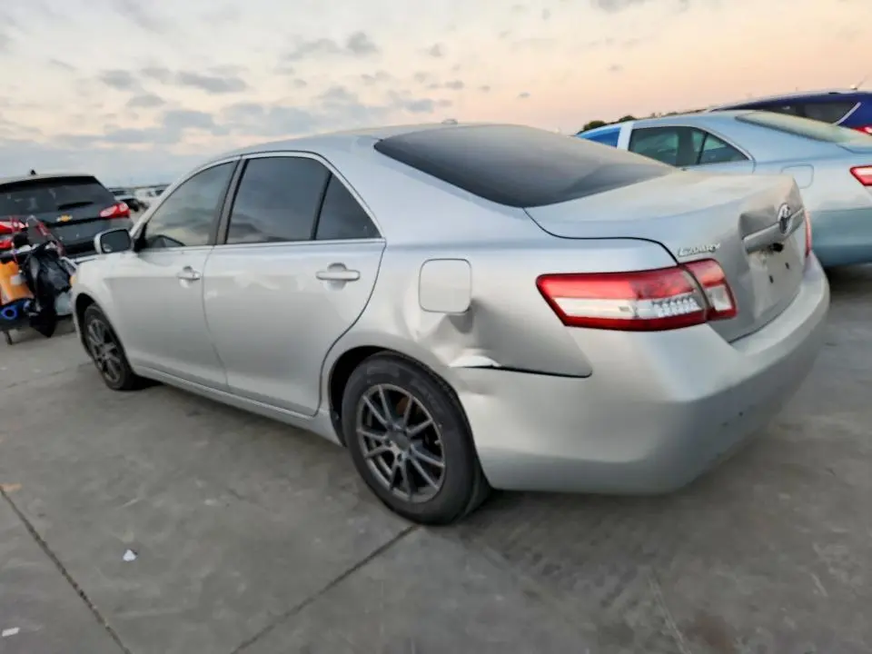 2011 TOYOTA CAMRY LE  