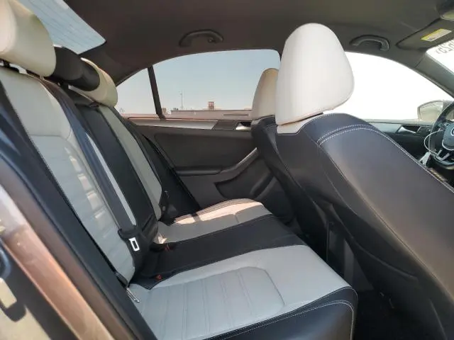 2016 VOLKSWAGEN JETTA SPORT  