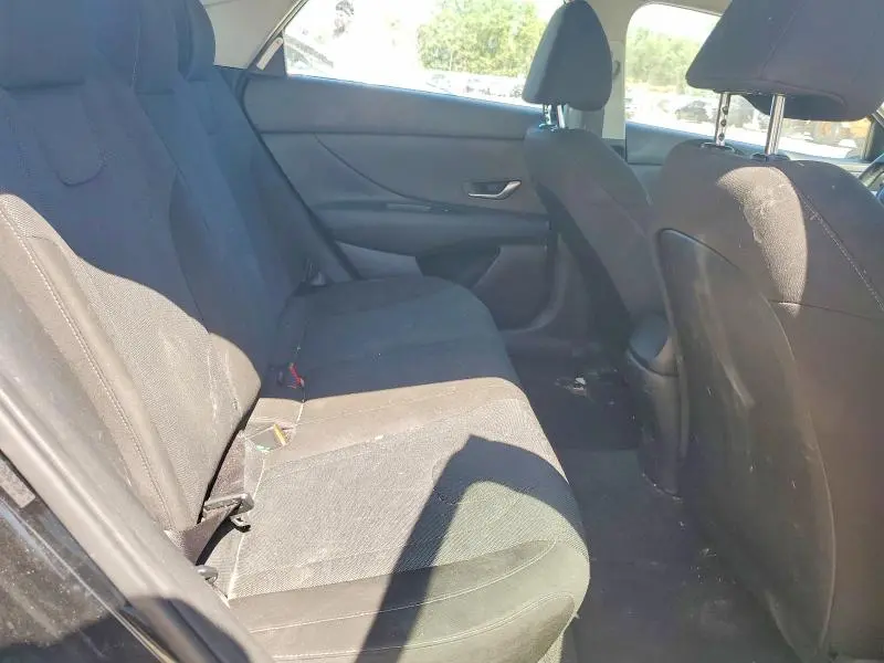 2021 HYUNDAI ELANTRA SE  
