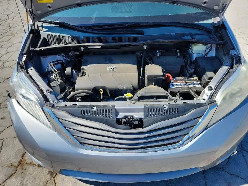 2014 TOYOTA SIENNA XLE 8-PASSENGER  